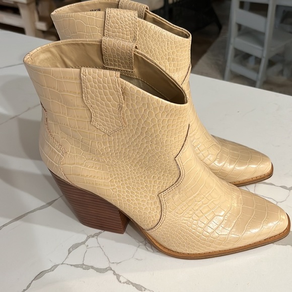 Chinese Laundry Bonnie Croc Print Tan Heeled Boots 10 - Picture 6 of 11